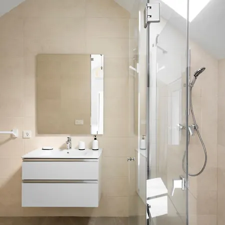 Modernos Cerca De Puerto Banus * Marbellac