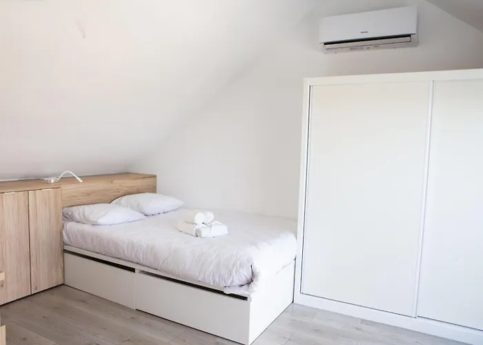 アパート Modernos Cerca De Puerto Banus マルベーリャ